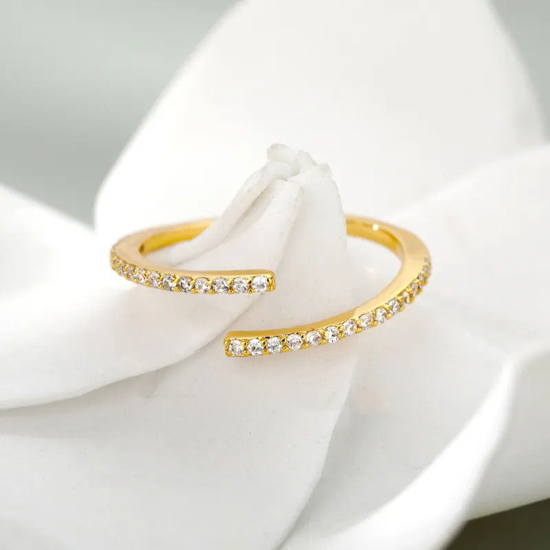 Eliandrea | Anillo Clásico de Circonita en Oro de 18 Quilates