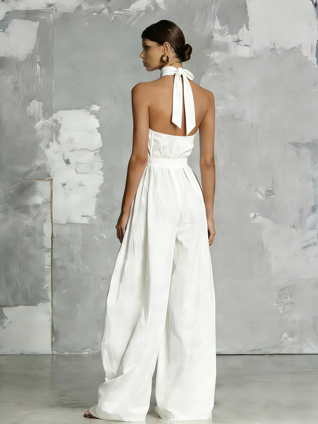 Fiamma | Elegante mono blanco de tejido trenzado con cuello halter sin mangas
