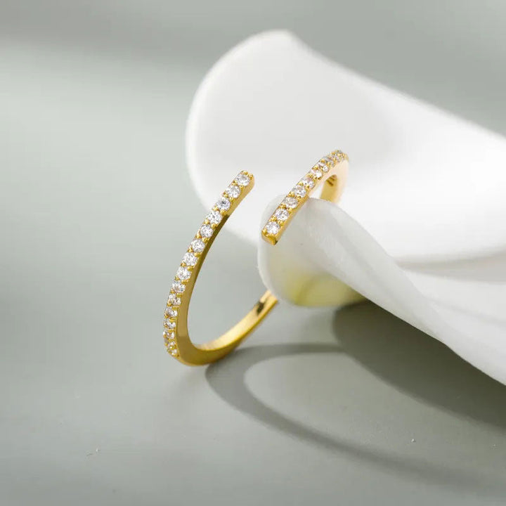 Eliandrea | Anillo Clásico de Circonita en Oro de 18 Quilates