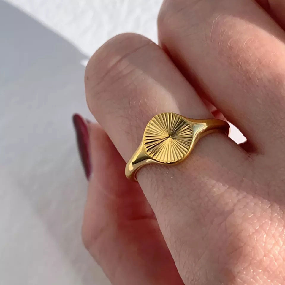 Rizavelle | Anillo Sunburst en Oro de 18 Quilates