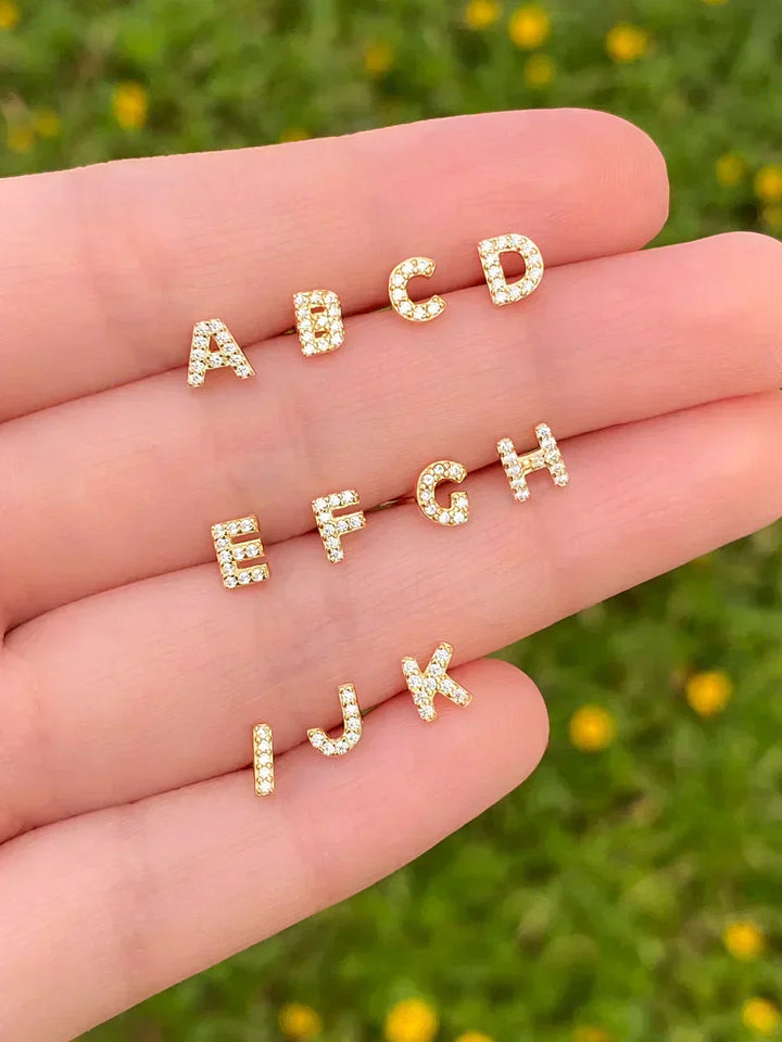 Mikhaela | Pendientes de Letras en Oro de 18 Quilates