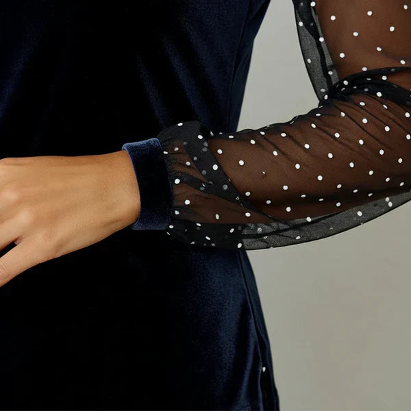 Mireia™ | Blusa elegante con escote en V y mangas de mesh